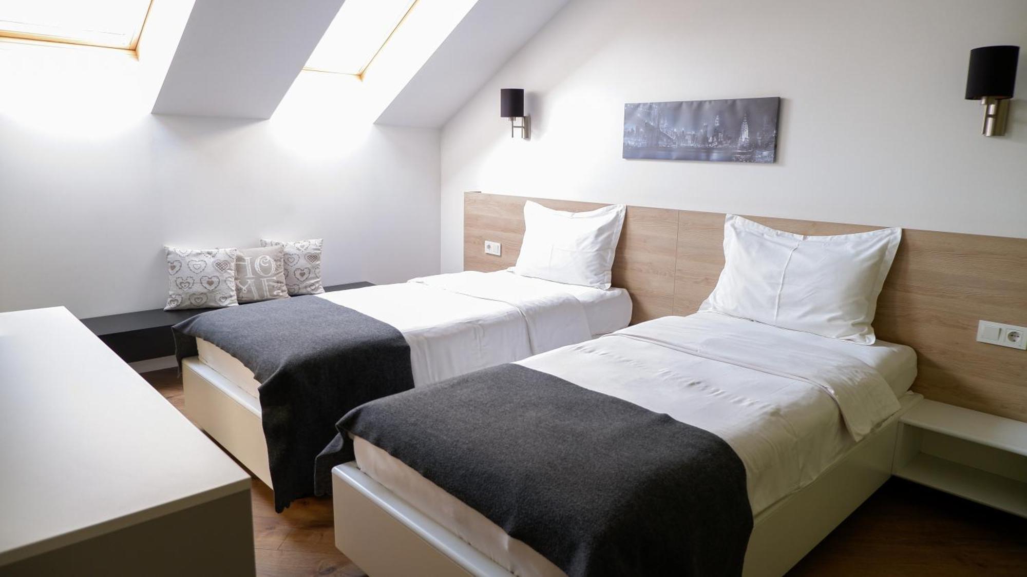 Casa M Hotel Oradea Buitenkant foto